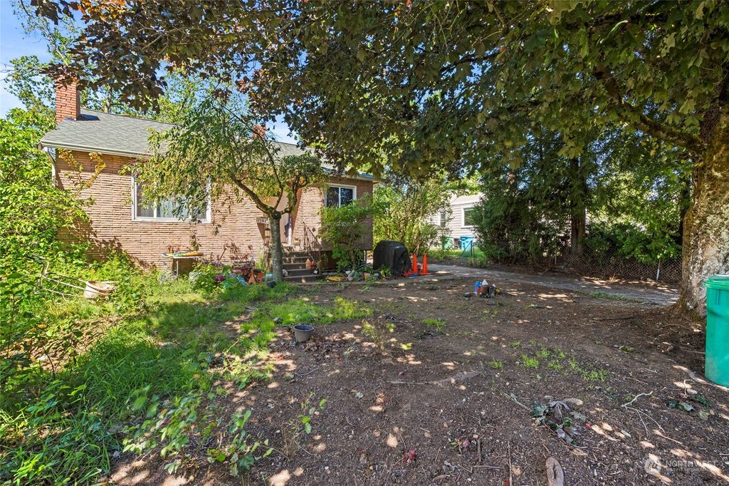 Photo of 15221 8th Avenue NE, Shoreline, WA 98155 (MLS # 2250452)