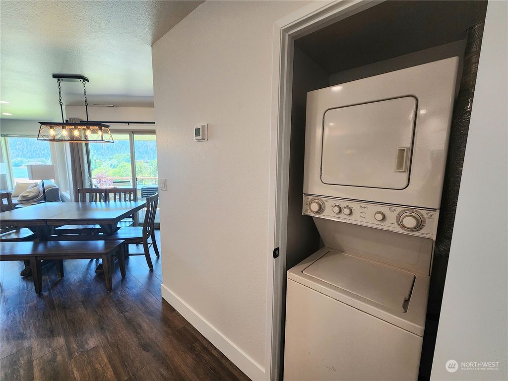 listing image 9365818953069059057