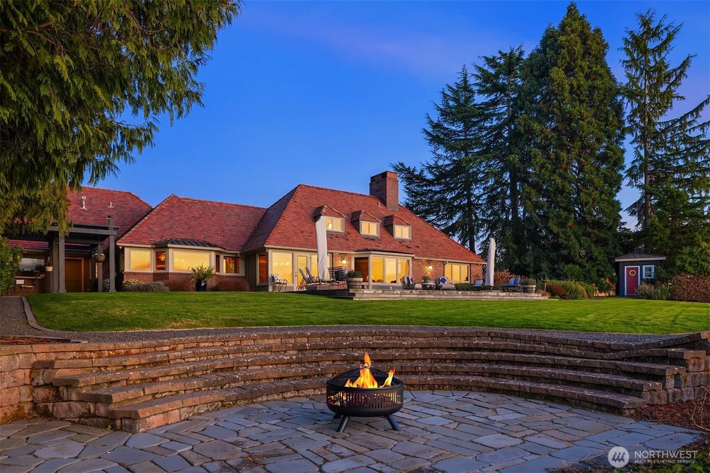 Photo of 24635 8th Avenue S, Des Moines, WA 98198 (MLS # 2473029)