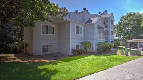 Photo of 975 Aberdeen Avenue NE #F204, Renton, WA 98056 (MLS # 2573195)