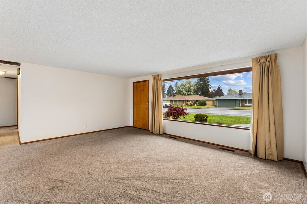Photo of 1310 21st Street SE, Auburn, WA 98002 (MLS # 2511318)
