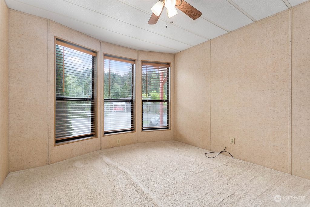 listing image 9366994001931440130