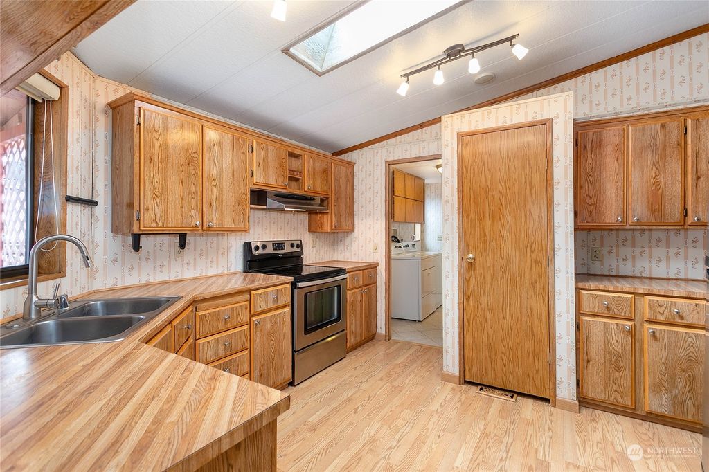 listing image 9363162113282436682