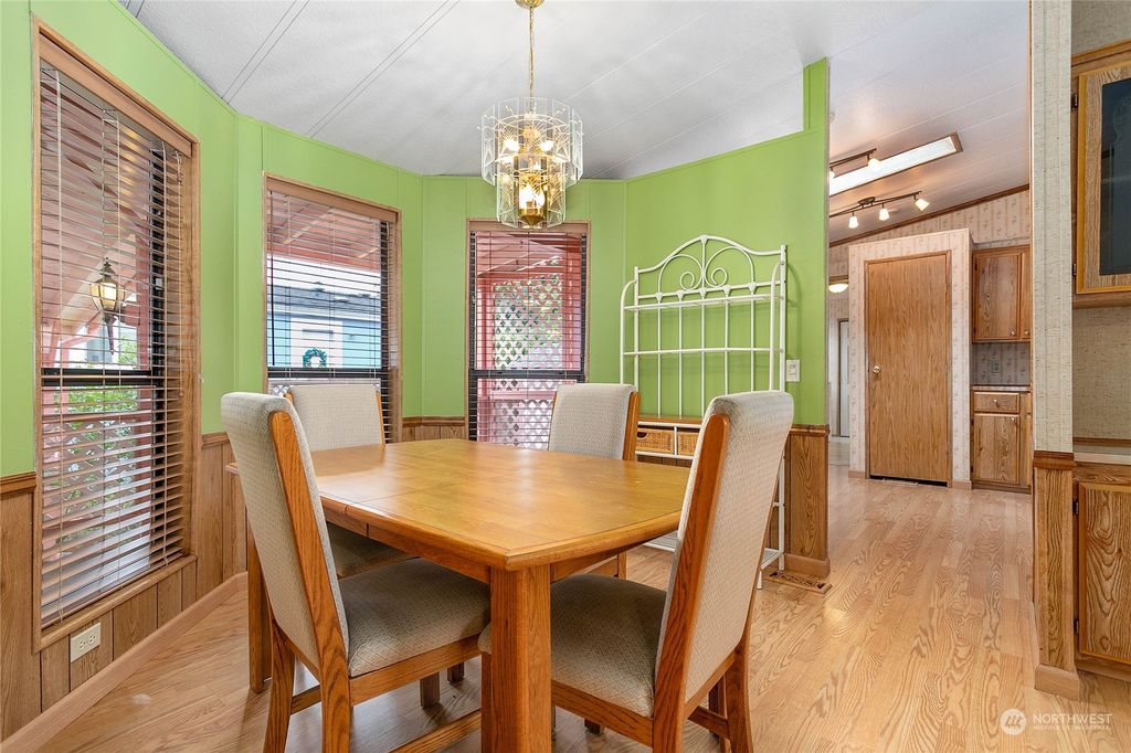 listing image 9362817179100173901