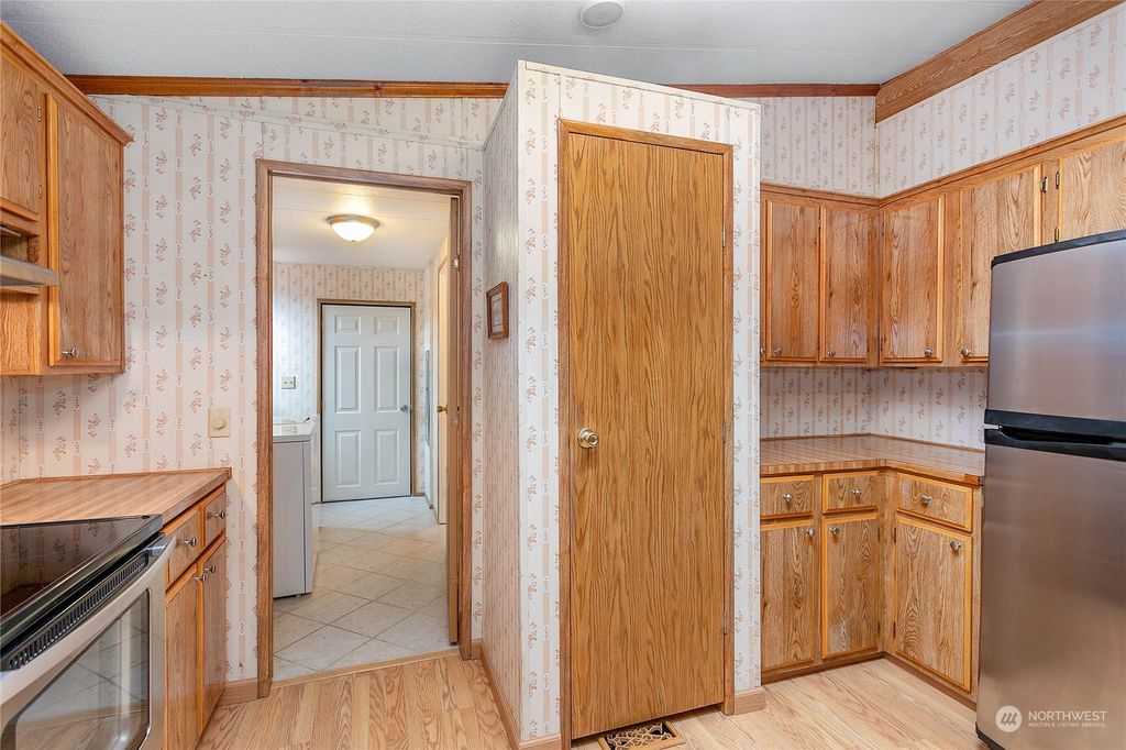 listing image 9360142444471677568