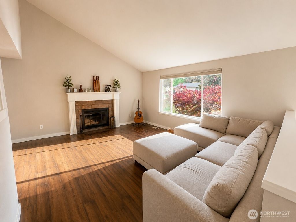 Photo of 33700 33rd Place SW, Federal Way, WA 98023 (MLS # 2548267)
