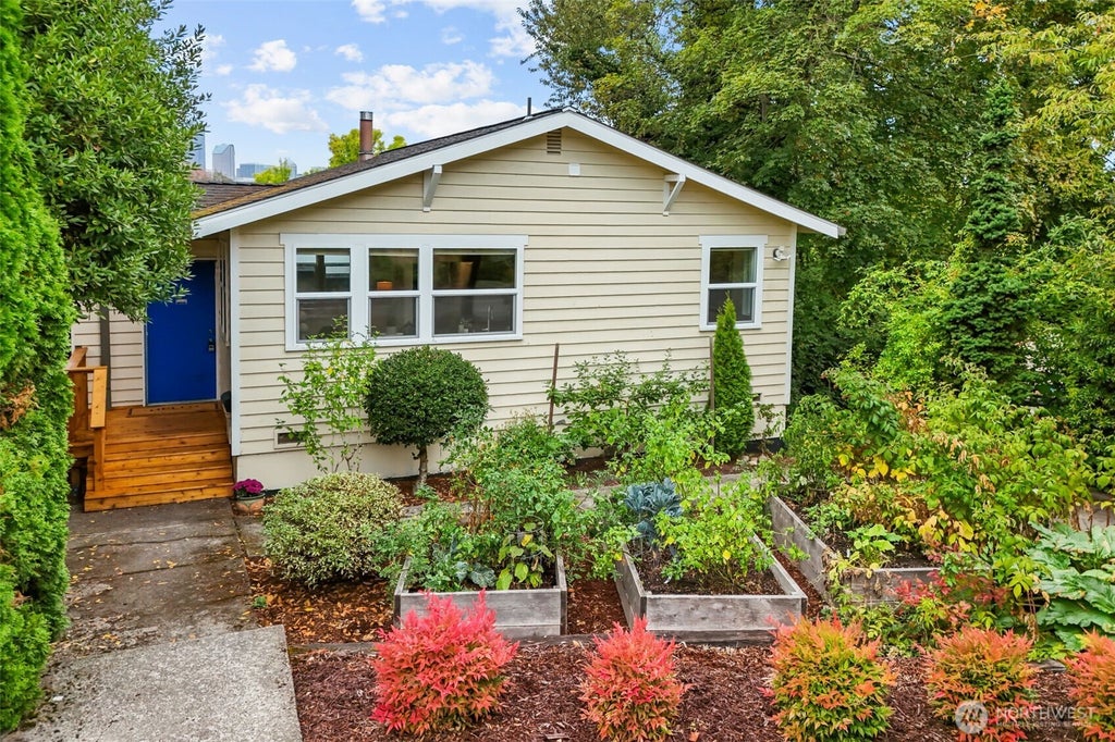 Photo of 201 28th Avenue, Seattle, WA 98122 (MLS # 2583453)