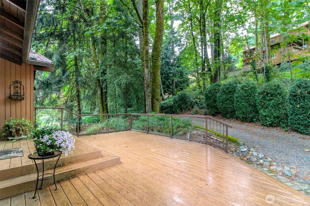 Photo of 4917 145th Avenue SE, Bellevue, WA 98006 (MLS # 2573027)