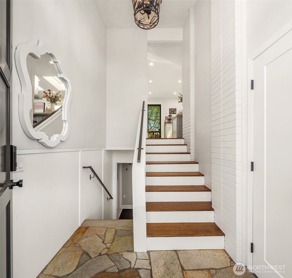 Photo of 810 Walnut Street, Edmonds, WA 98020 (MLS # 2503317)