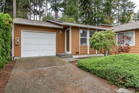 Photo of 665 NW Atalanta Way #1, Oak Harbor, WA 98277 (MLS # 2537174)