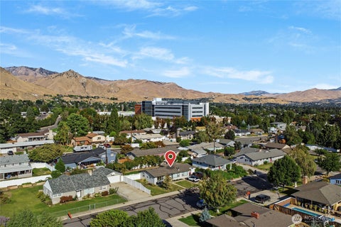 Photo of 1312 Poe Street, Wenatchee, WA 98801 (MLS # 2573040)