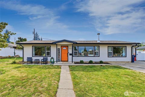 Photo of 1312 Poe Street, Wenatchee, WA 98801 (MLS # 2573040)