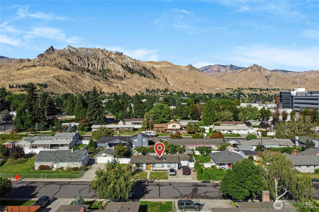 Photo of 1312 Poe Street, Wenatchee, WA 98801 (MLS # 2573040)