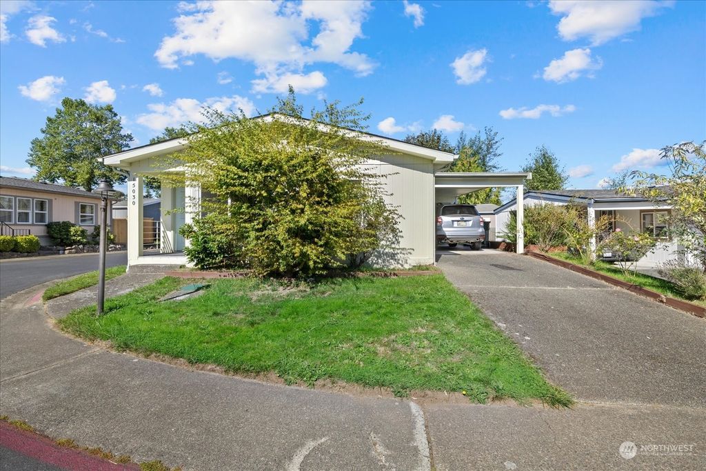 Photo of 15030 SE 275th Way #142, Kent, WA 98042 (MLS # 2295005)