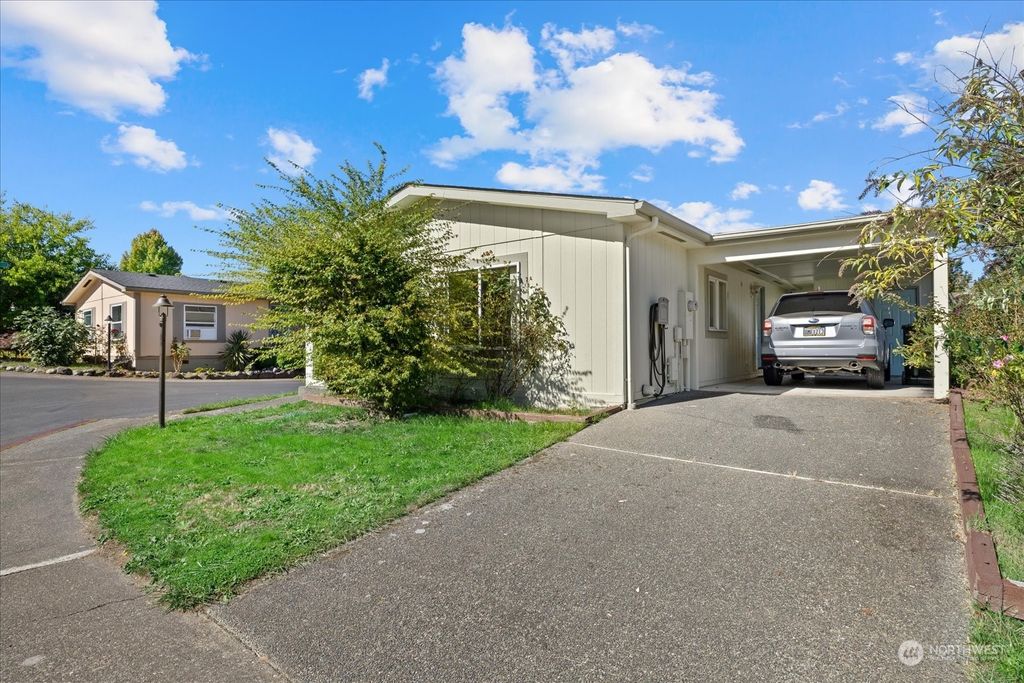 Photo of 15030 SE 275th Way #142, Kent, WA 98042 (MLS # 2295005)