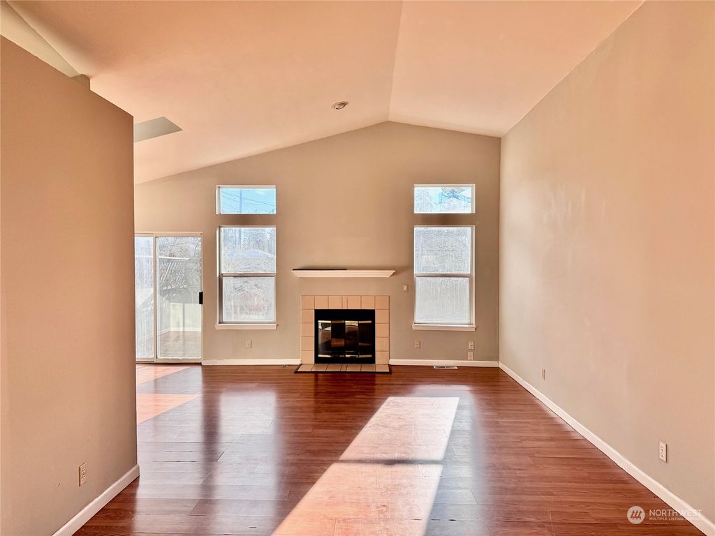 Photo of 4015 NE 7th Court, Renton, WA 98056 (MLS # 2320688)