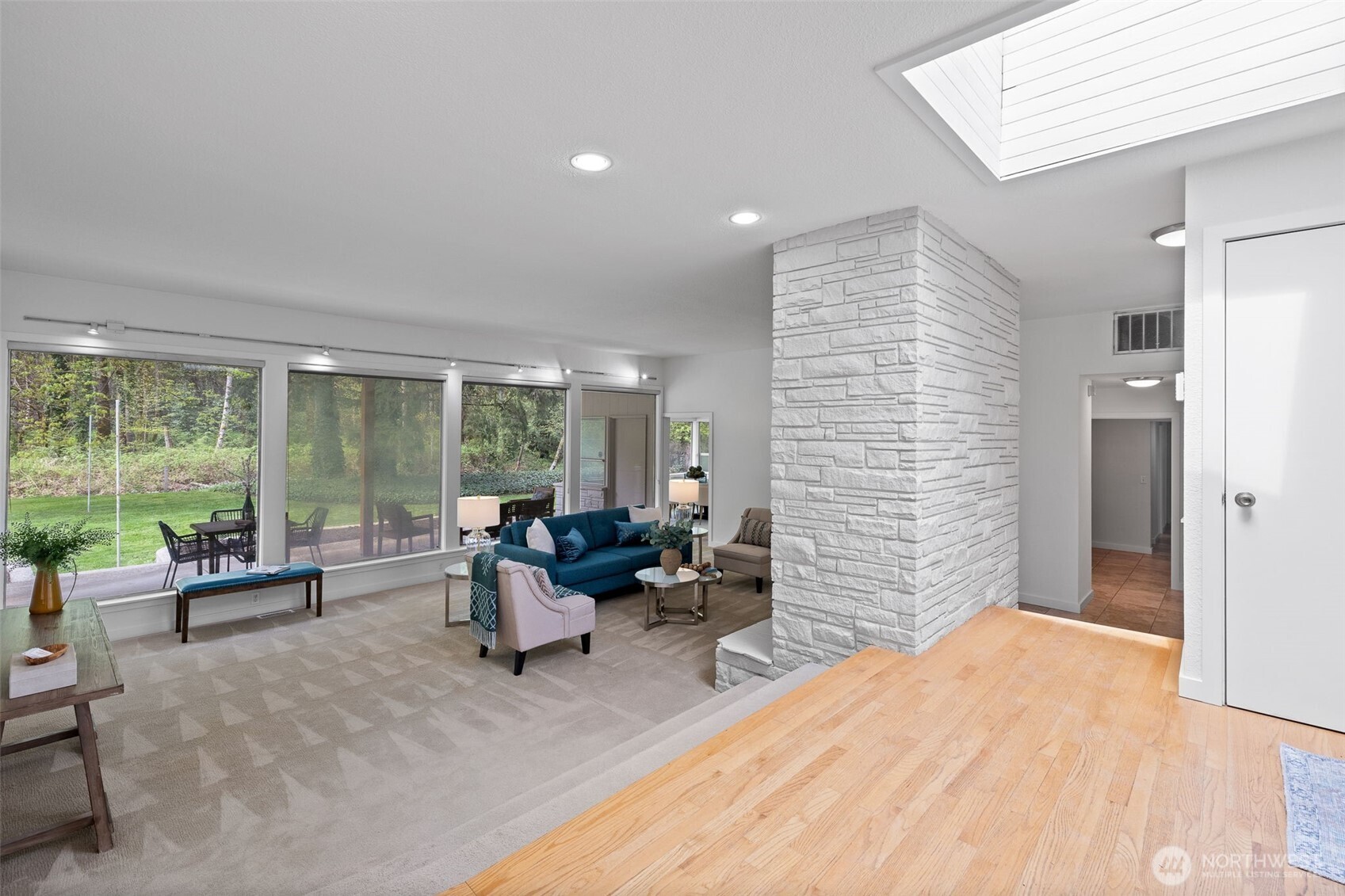 415 Front Street S