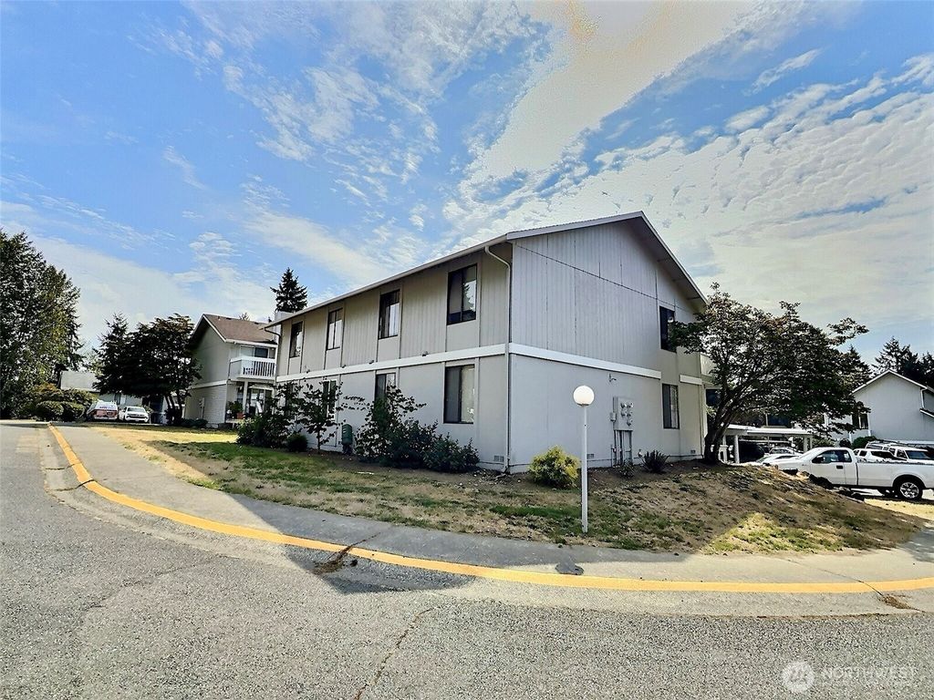 Photo of 115 S 339th Circle, Federal Way, WA 98003 (MLS # 2435784)