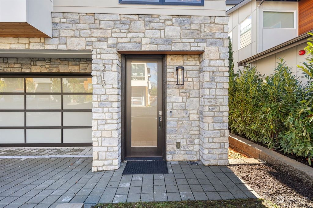 Photo of 213 3rd Avenue S, Kirkland, WA 98033 (MLS # 2193173)