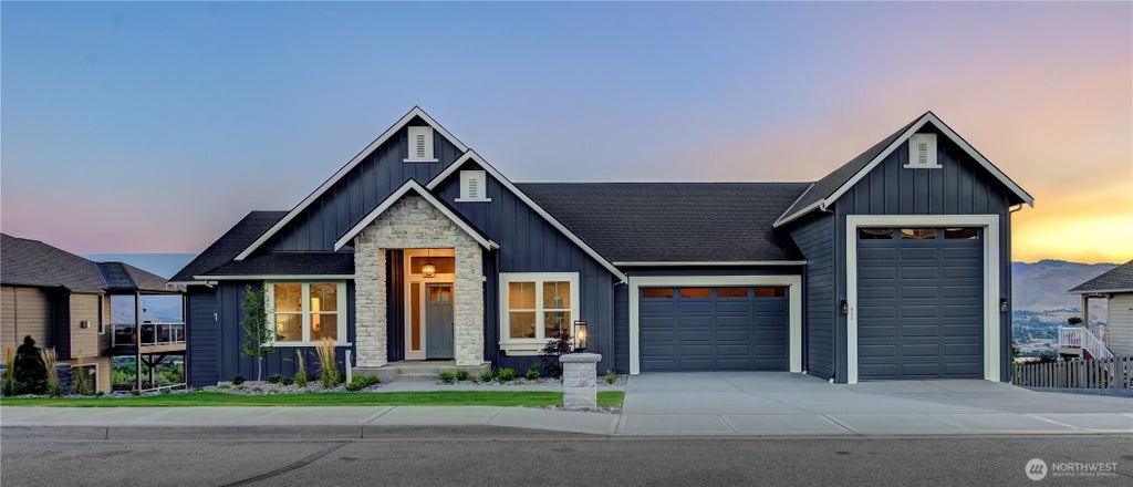 Photo of 922 Briarwood Drive, East Wenatchee, WA 98802 (MLS # 2586142)