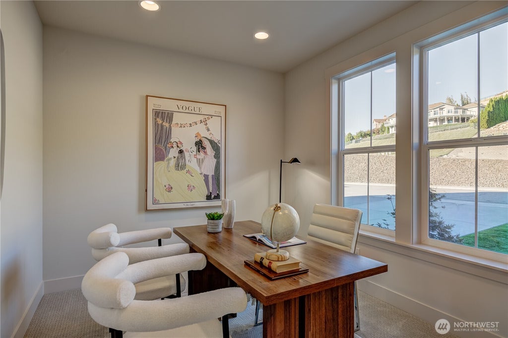 Photo of 922 Briarwood Drive, East Wenatchee, WA 98802 (MLS # 2586142)