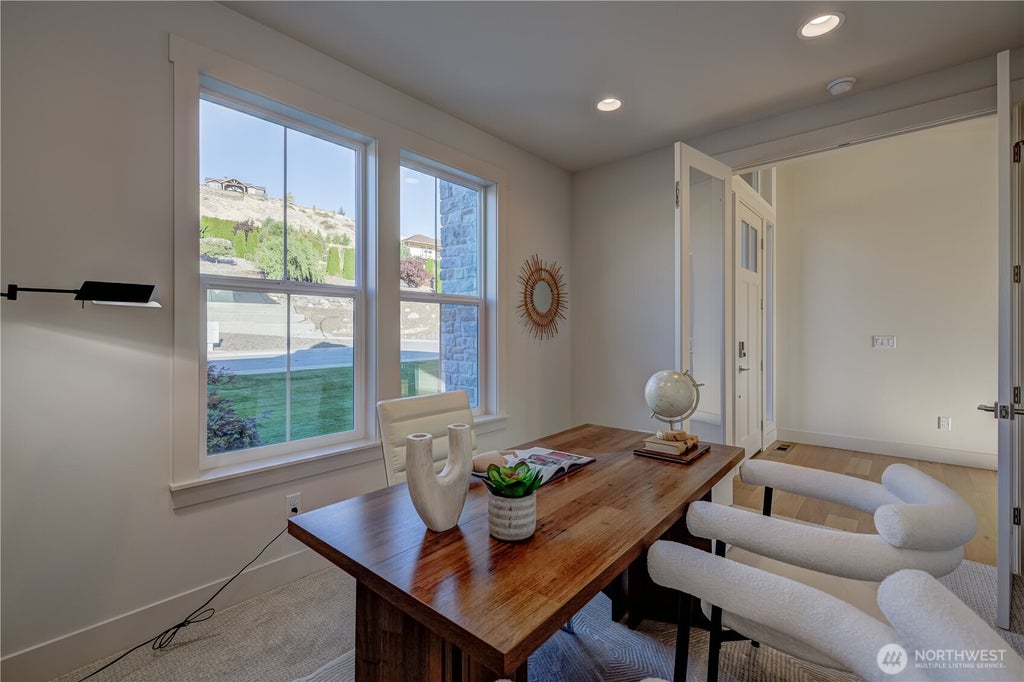 Photo of 922 Briarwood Drive, East Wenatchee, WA 98802 (MLS # 2586142)