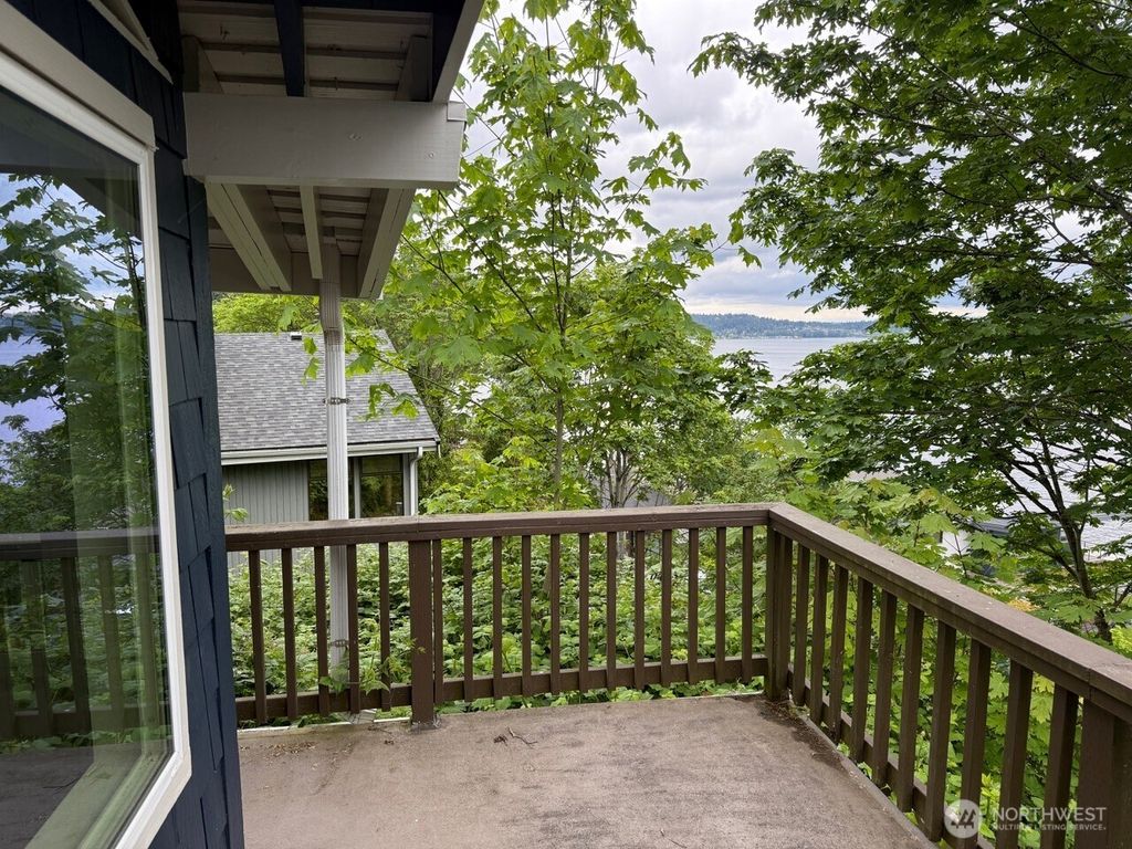 Photo of 4273 NE 125th Street, Seattle, WA 98125 (MLS # 2378926)