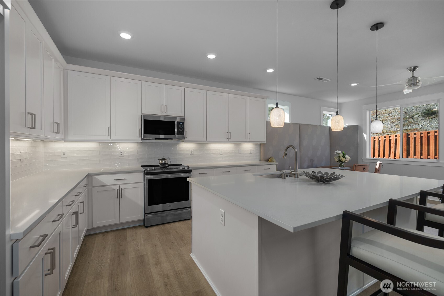 2921 Arrowroot Loop SE