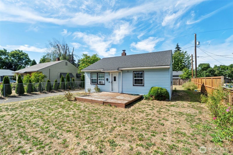 2904 E 24th