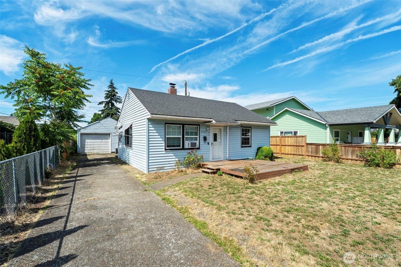 2904 E 24th
