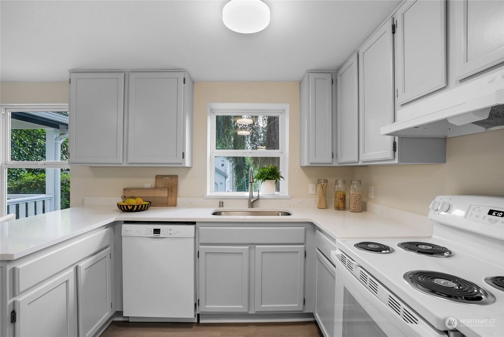 Photo of 12006 36th Avenue NE, Seattle, WA 98125 (MLS # 2133256)