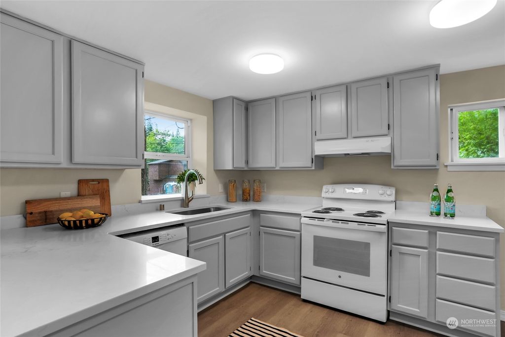 Photo of 12006 36th Avenue NE, Seattle, WA 98125 (MLS # 2133256)
