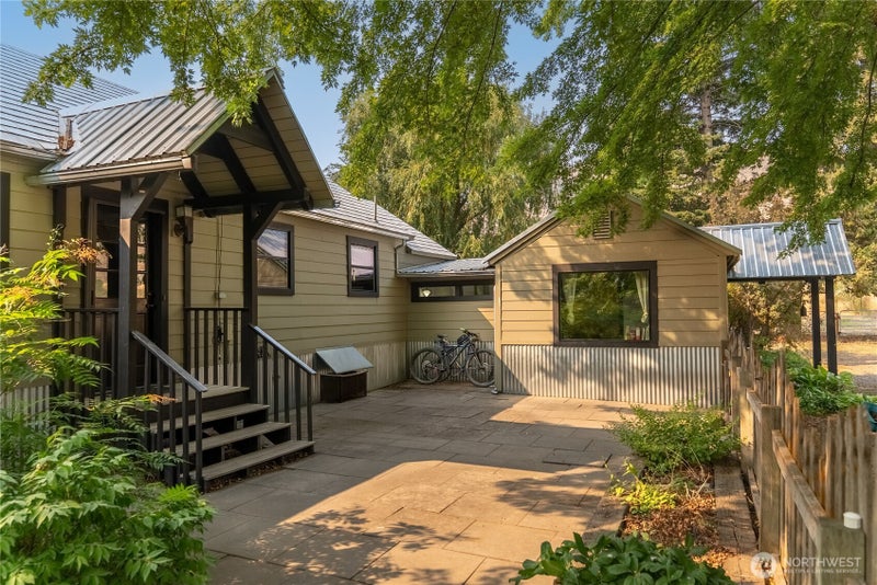 1102 Methow Valley Highway E