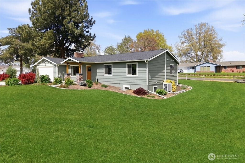 Photo of 919 Stanley Drive, College Place, WA 99324 (MLS # 2512545)