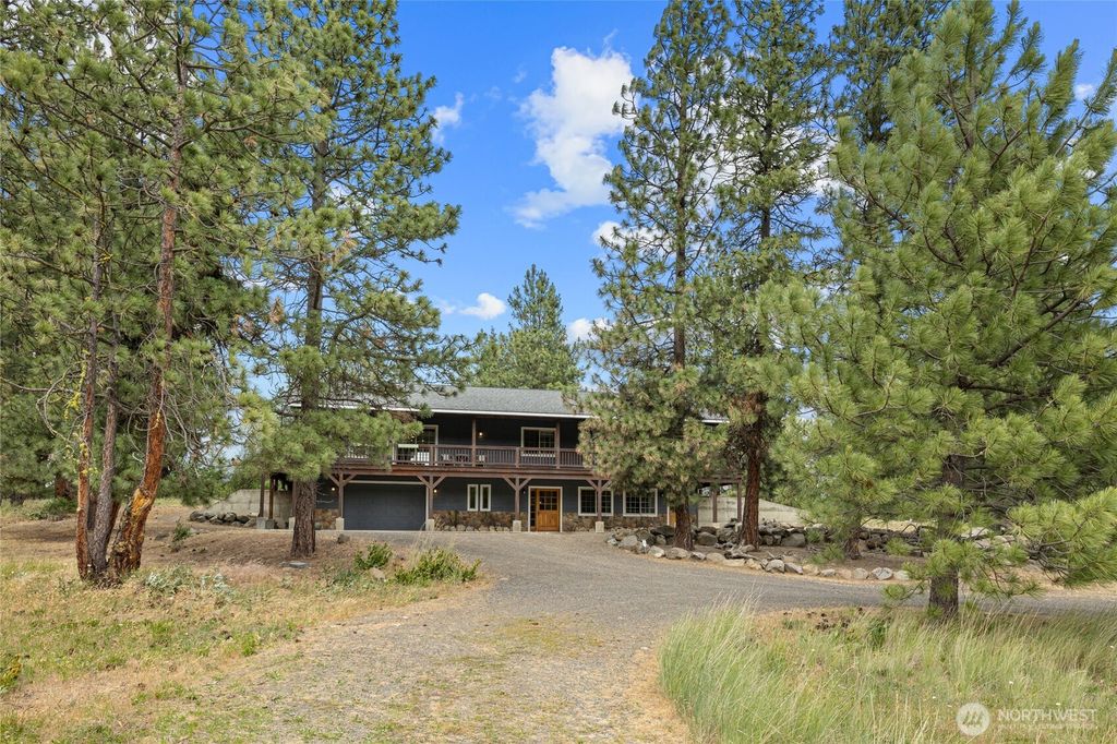 Photo of 960 Forest Grove, Cle Elum, WA 98922 (MLS # 2507018)