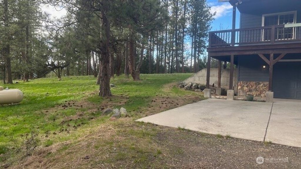 Photo of 960 Forest Grove, Cle Elum, WA 98922 (MLS # 2507018)