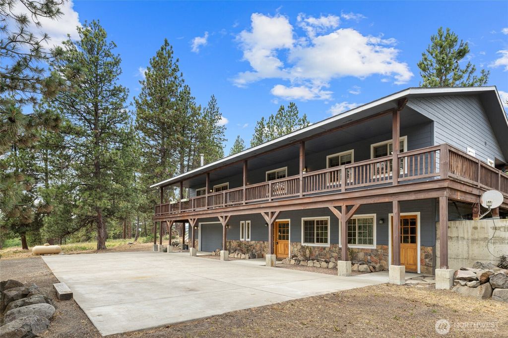 Photo of 960 Forest Grove, Cle Elum, WA 98922 (MLS # 2507018)