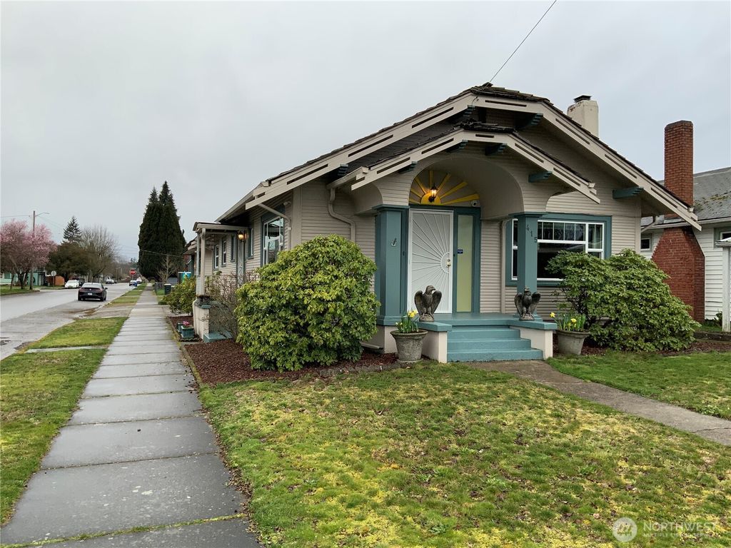 Photo of 415 S Oak Street, Centralia, WA 98531 (MLS # 2490460)