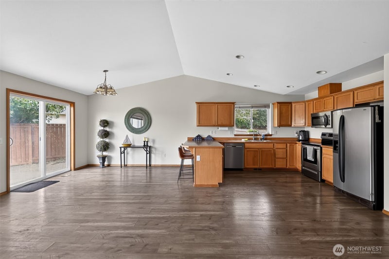 111 W Courtney Court