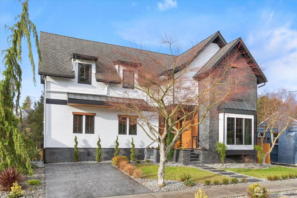 Photo of 6523 39th Avenue NE, Seattle, WA 98115 (MLS # 2542184)
