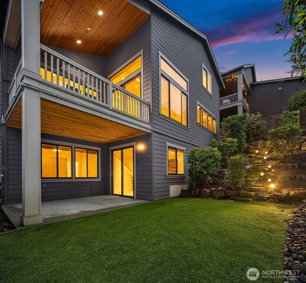 Photo of 9026 NE 127th Place, Kirkland, WA 98034 (MLS # 2514895)