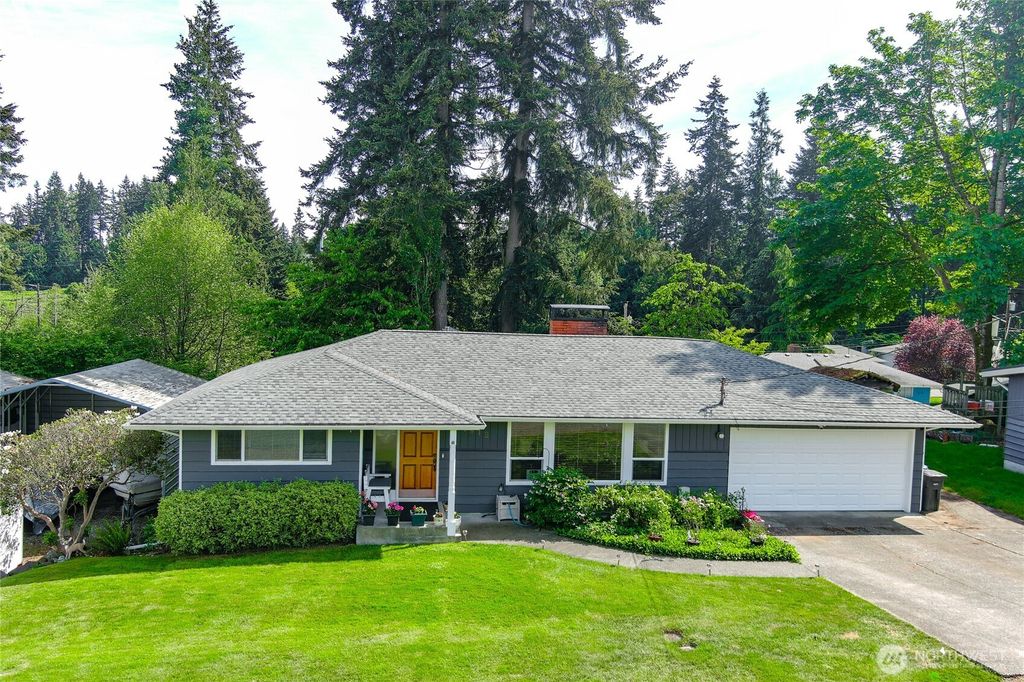 Photo of 1812 74th Street SE, Everett, WA 98203 (MLS # 2527100)