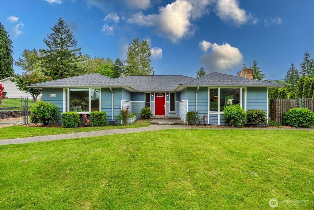 Photo of 14234 169th Avenue SE, Renton, WA 98059 (MLS # 2333755)