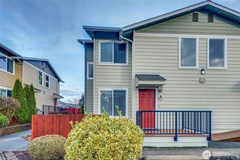 Photo of 2902 13th Street #6A, Everett, WA 98201 (MLS # 2466147)