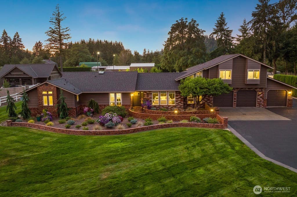 Photo of 109 Bond Road, Castle Rock, WA 98611 (MLS # 2570300)