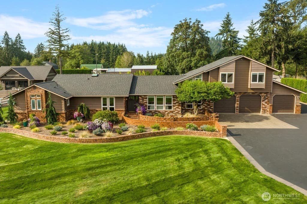 Photo of 109 Bond Road, Castle Rock, WA 98611 (MLS # 2570300)
