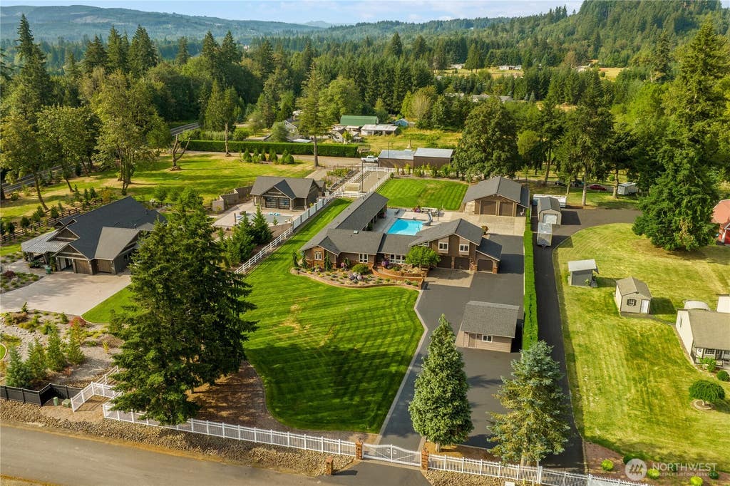 Photo of 109 Bond Road, Castle Rock, WA 98611 (MLS # 2570300)