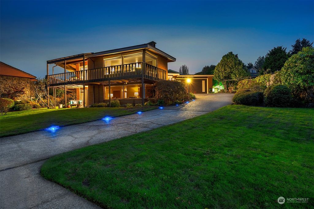 Photo of 19107 Ocean Avenue, Edmonds, WA 98020 (MLS # 2308590)