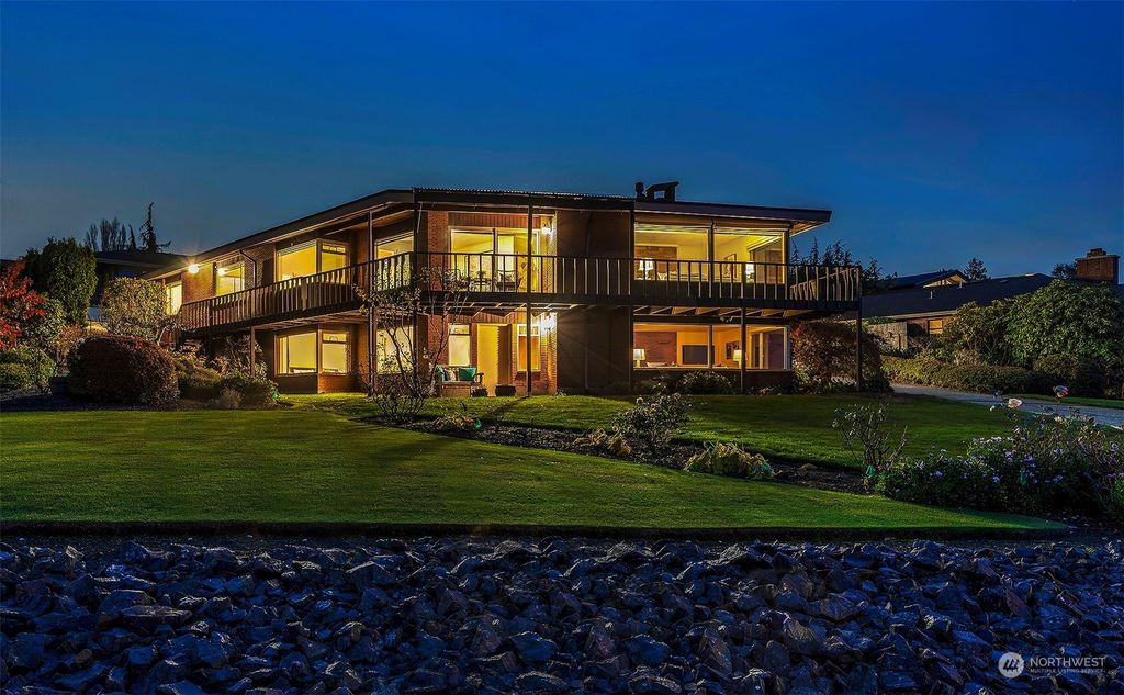 Photo of 19107 Ocean Avenue, Edmonds, WA 98020 (MLS # 2308590)