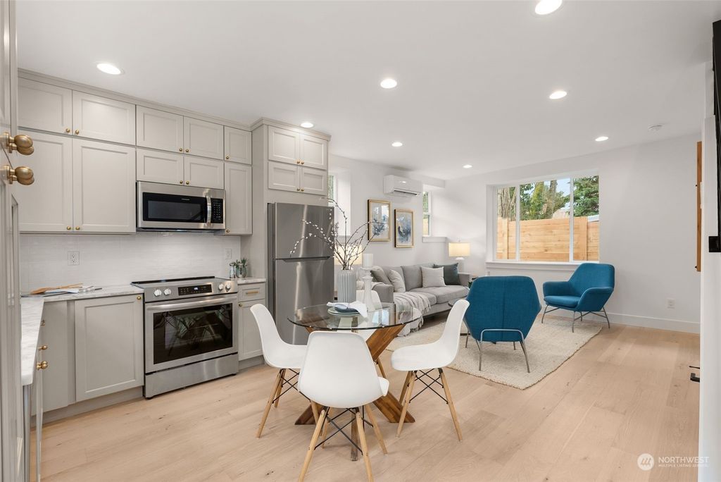 Photo of 817 NE 105th Street, Seattle, WA 98125 (MLS # 2249449)